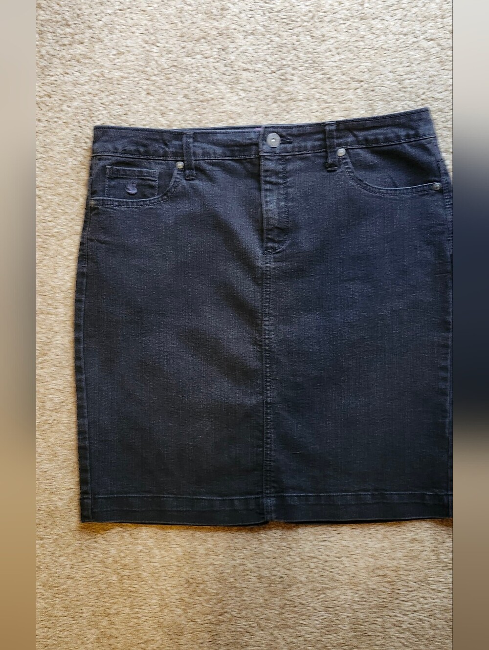 Gloria Vanderbilt Rachel Green Dark Black Denim  Skirt.